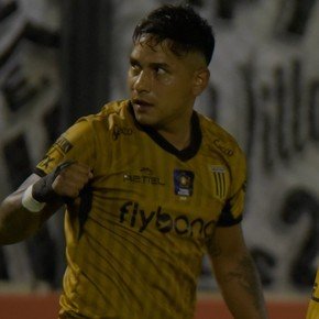 Almirante está de la cabeza: triunfazo ante Estudiantes y escolta