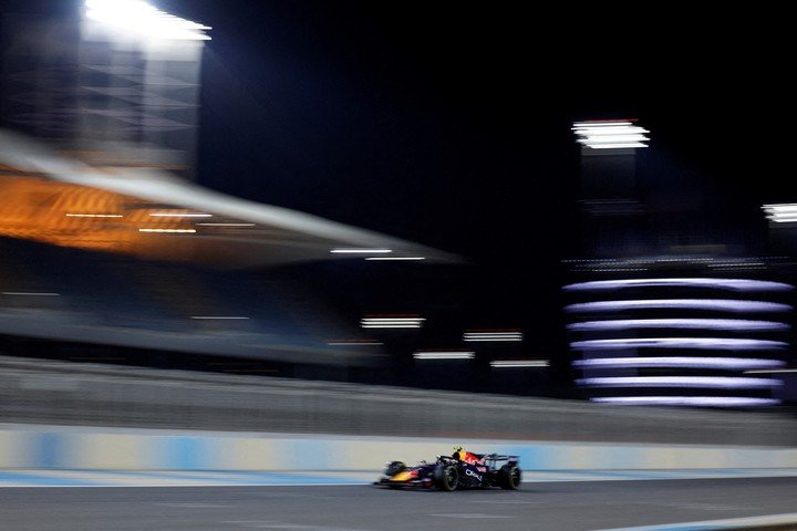 Hace algunas semanas, en Bahrein, se llevaron a cabo las últimas pruebas de pretemporada. (REUTERS/Hamad I Mohammed/File Photo)