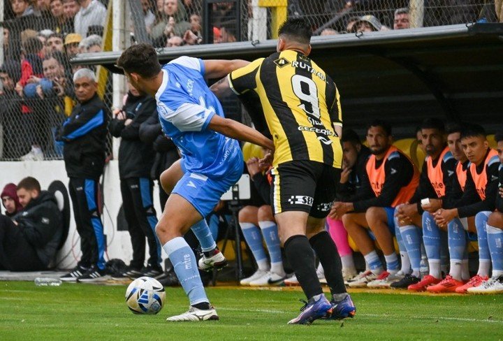 Deportivo Madryn cayó en el global de la final contra Estudiantes (RC), pero igualó de local.