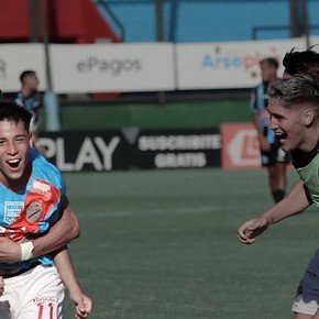 Arsenal goleó a Argentino de Merlo y se sube a la cima de la Primera B