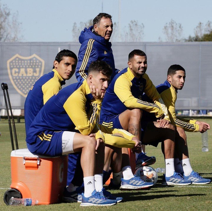 Obando con Russo, Varela, Cardona y Capaldo.
Prensa Boca