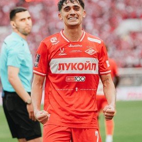 Video: el argentino Pablo Solari rompió el trofeo de campeón durante los festejos del Spartak Moscú