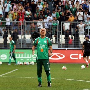 El técnico de Argelia se enojó cuando le preguntaron por Argentina