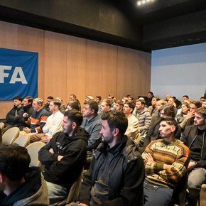 Reunión en el predio de Ezeiza entre jugadores, técnicos y árbitros para detallar las nuevas reglas que se aplicarán en el fútbol argentino