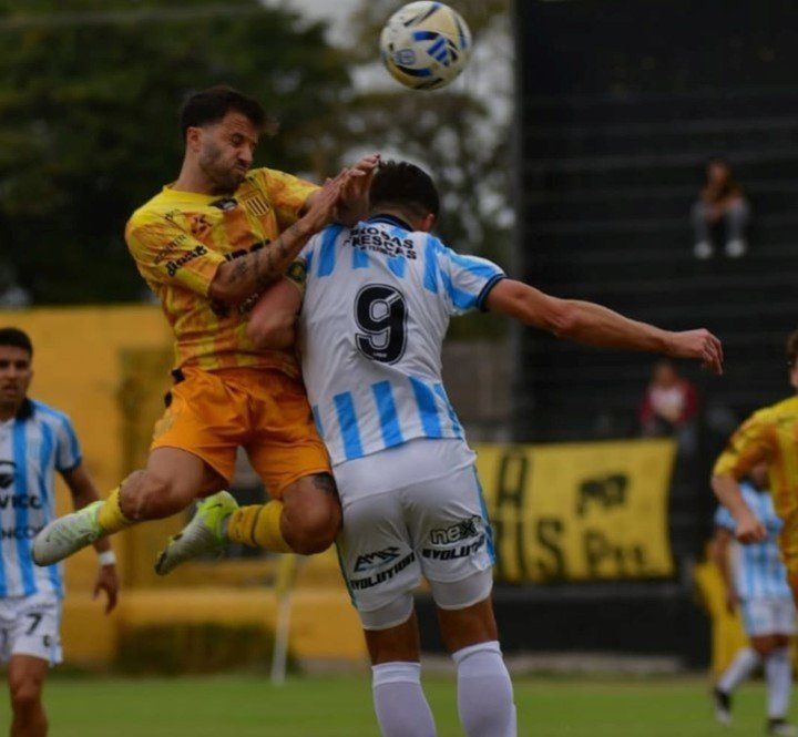 Mitre (SDE) volvió a la victoria ante Racing (C) (Foto: @clubaracing)