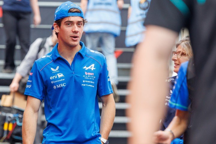 Franco Colapinto por el paddock de Spa-Francorchamps.
(EFE).