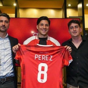 Enzo Pérez volvió a jugar en Maipú luego de 24 años