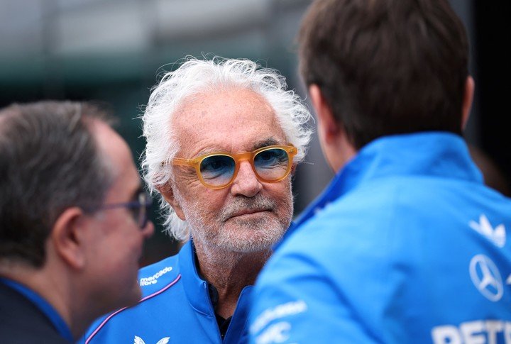 Briatore no quiere que a Alpine se le escape la zona media, que venía liderando con comodidad. (REUTERS/Andrew Boyers)