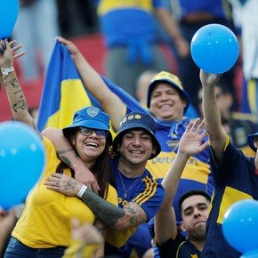 Más de 20 mil hinchas de Boca coparon el Defensores del Chaco y lo hicieron local en Paraguay