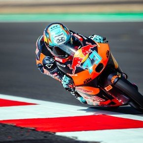 Silverstone se tiñó de celeste y blanco: Valentín Perrone tuvo su mejor viernes del año en Moto3