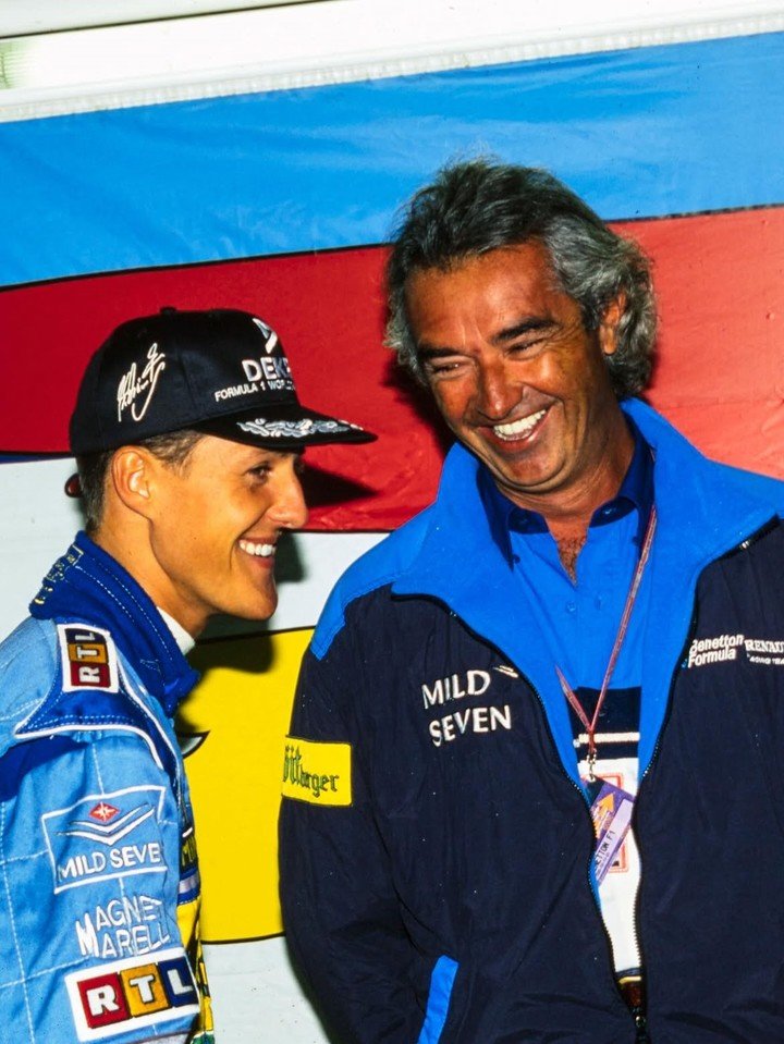 Michael Schumacher junto a Flavio Briatore durante su etapa en Benetton, donde fue bicampeón en 1994 y 1995.
(@briatoreflavio en IG).