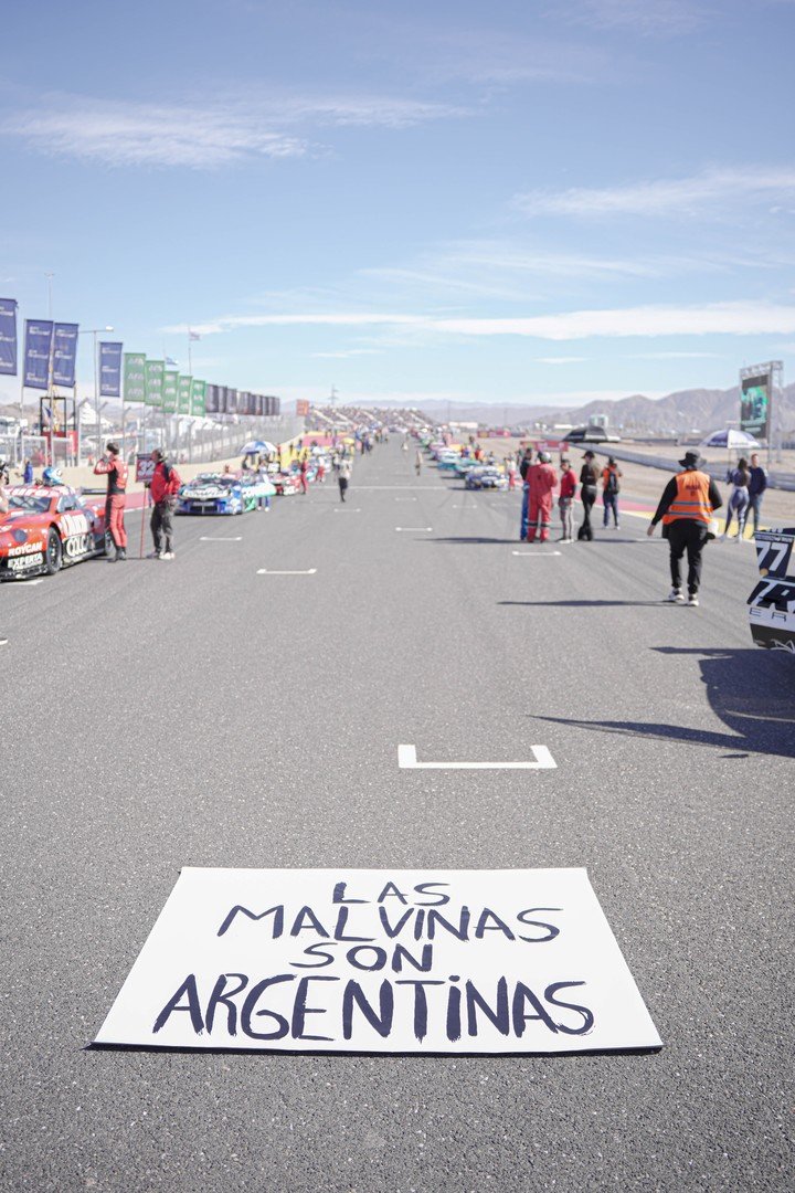 Otra imagen del cartel en la grilla. (Prensa ACTC)
