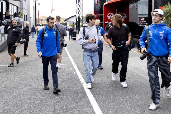 Franco Colapinto este jueves, en su llegada al circuito de Zandvoort (EFE).
