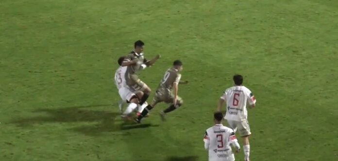 Video: el patadón de Leyendeker, el futbolista que había lesionado al Changuito Zeballos en 2022