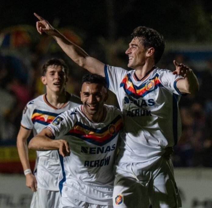 Colegiales aplastó a Midland: goleada 3-0 en Munro y sueña con el Reducido