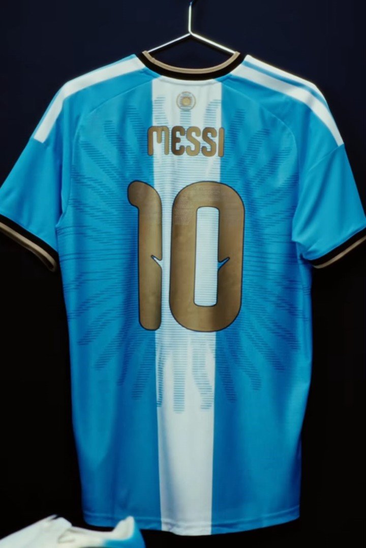 Messi presentó la camiseta que usará en su despedida de la Selección. (Instagram)