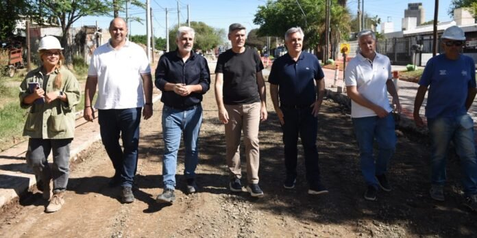 En el día del patrono de la ciudad, Passerini y Llaryora recorrieron las obras de rehabilitación en calle Río Negro y avenida 24 de Septiembre