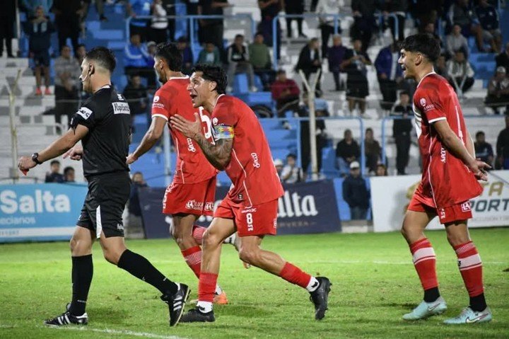La polémica expulsión a Enzo Pérez.