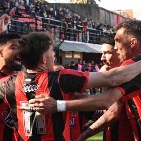 Defensores de Belgrano goleó a Racing de Córdoba y tomó aire en la pelea por la permanencia