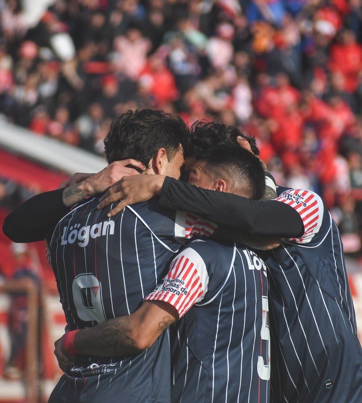 El festejo de Los Andes ante Deportivo Morón.
