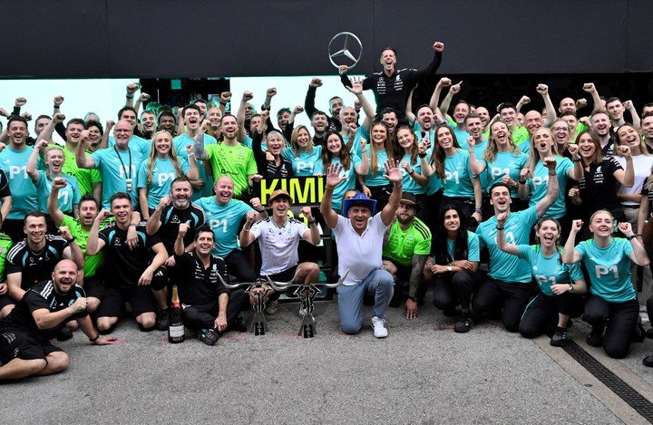 Mercede lidera el Mundial de Constructores (Reuters).