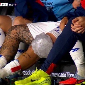¿Qué le pasó a Facundo Farías, que pidió el cambio por una molestia en su rodilla izquierda?