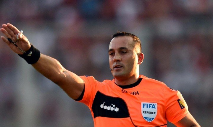 Fernando Espinoza dirigirá a uno de los del fondo.