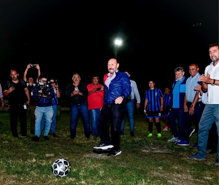 Gildo Insfrán y el puntapié inicial del torneo que llevó su nombre.