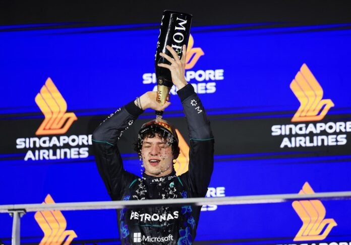 “Soy piloto de Fórmula 1”: ni así dejaron pasar a Antonelli, al que lo tuvo que hacer entrar Verstappen
