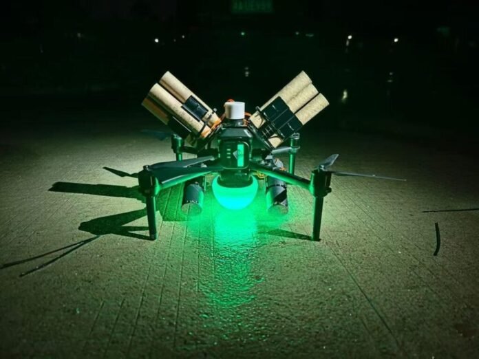 Mirando al cielo: cordobeses crean empresa de “enjambre de drones” para shows y eventos