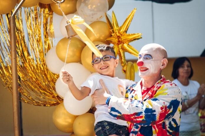 Niños y adolescentes celebraron el “Campanazo” tras finalizar sus tratamientos oncológicos en el Hospital Infantil