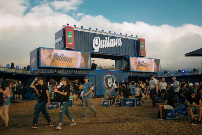 Quilmes consolidó su presencia en los grandes festivales con fuerte apuesta en Cosquín Rock