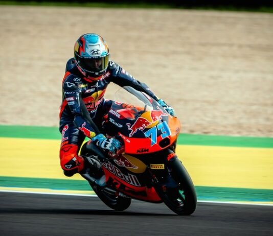 Los argentinos brillaron en Brasil: Perrone y Morelli largarán bien arriba en la carrera de Moto3